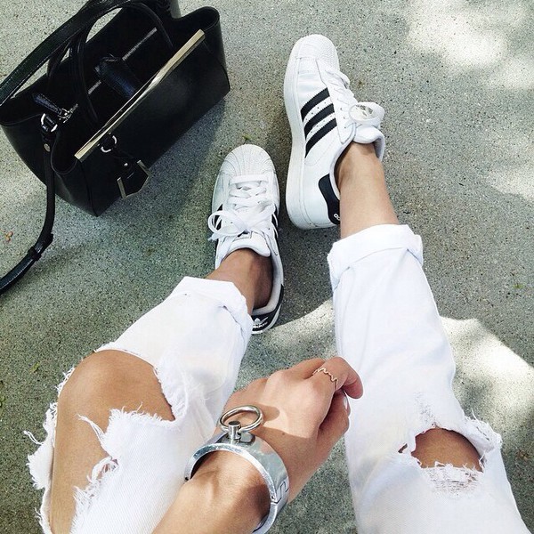 giai-ma-con-sot-cua-doi-giay-adidas-superstar-2