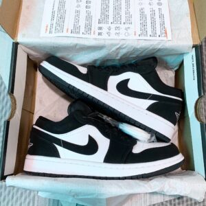 GIÀY JORDAN 1 LOW BLACK WHITE